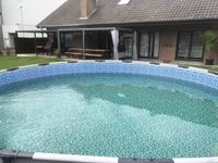 Pool und Garten im ganzen